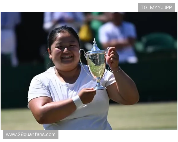 网球赛场激战不断顶尖选手角逐年度大满贯冠军荣耀