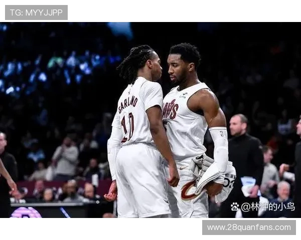 詹姆斯复出领衔湖人迎战勇士，NBA季后赛争夺进入白热化阶段